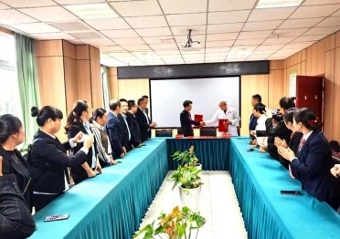Health And Health Group Warm Physiotherapy Device Join in The Ren Ai Hospital...